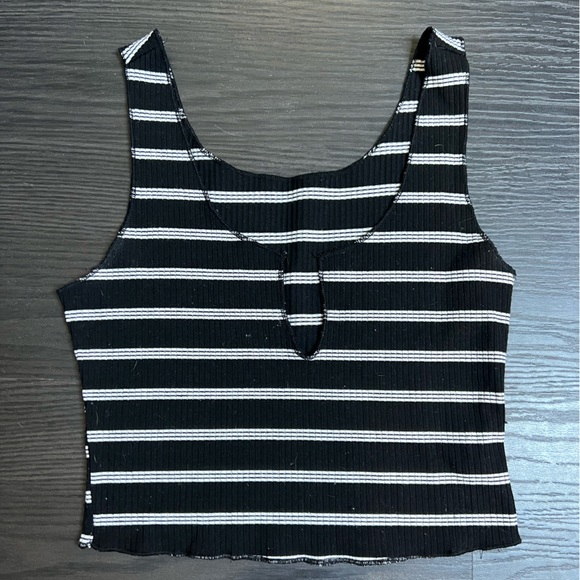 Crop top - Picture 1 of 2